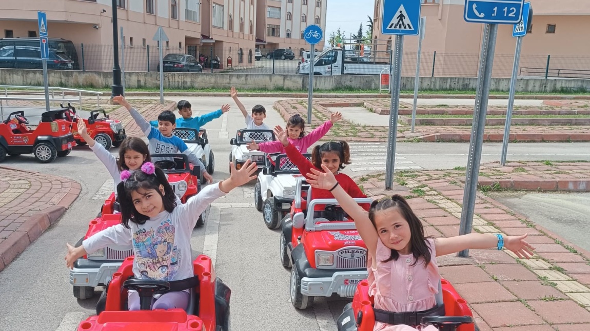 Trafik Kurallarını Öğreniyorum