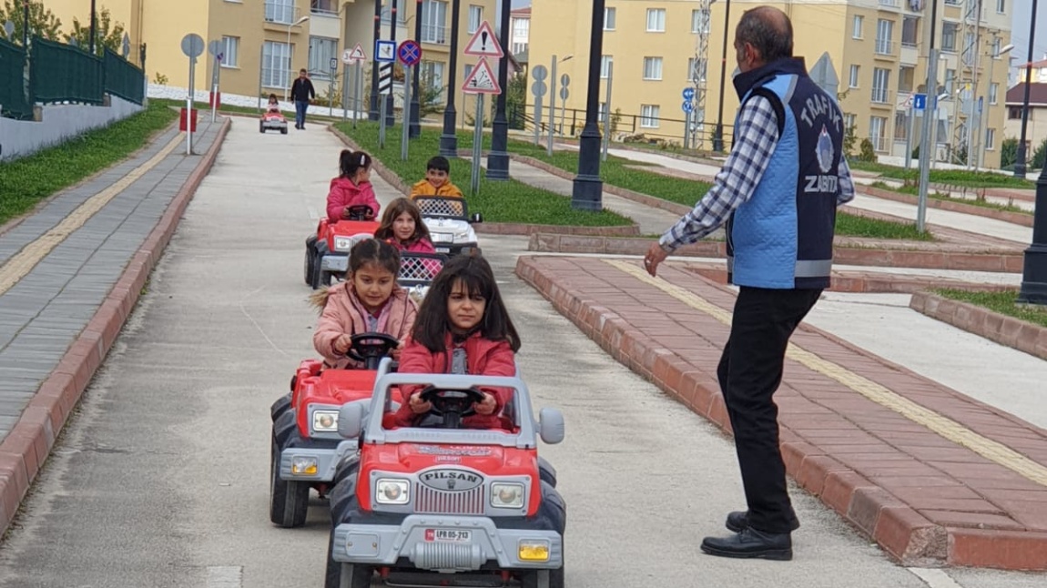 Trafik Kurallarına Uyuyorum.